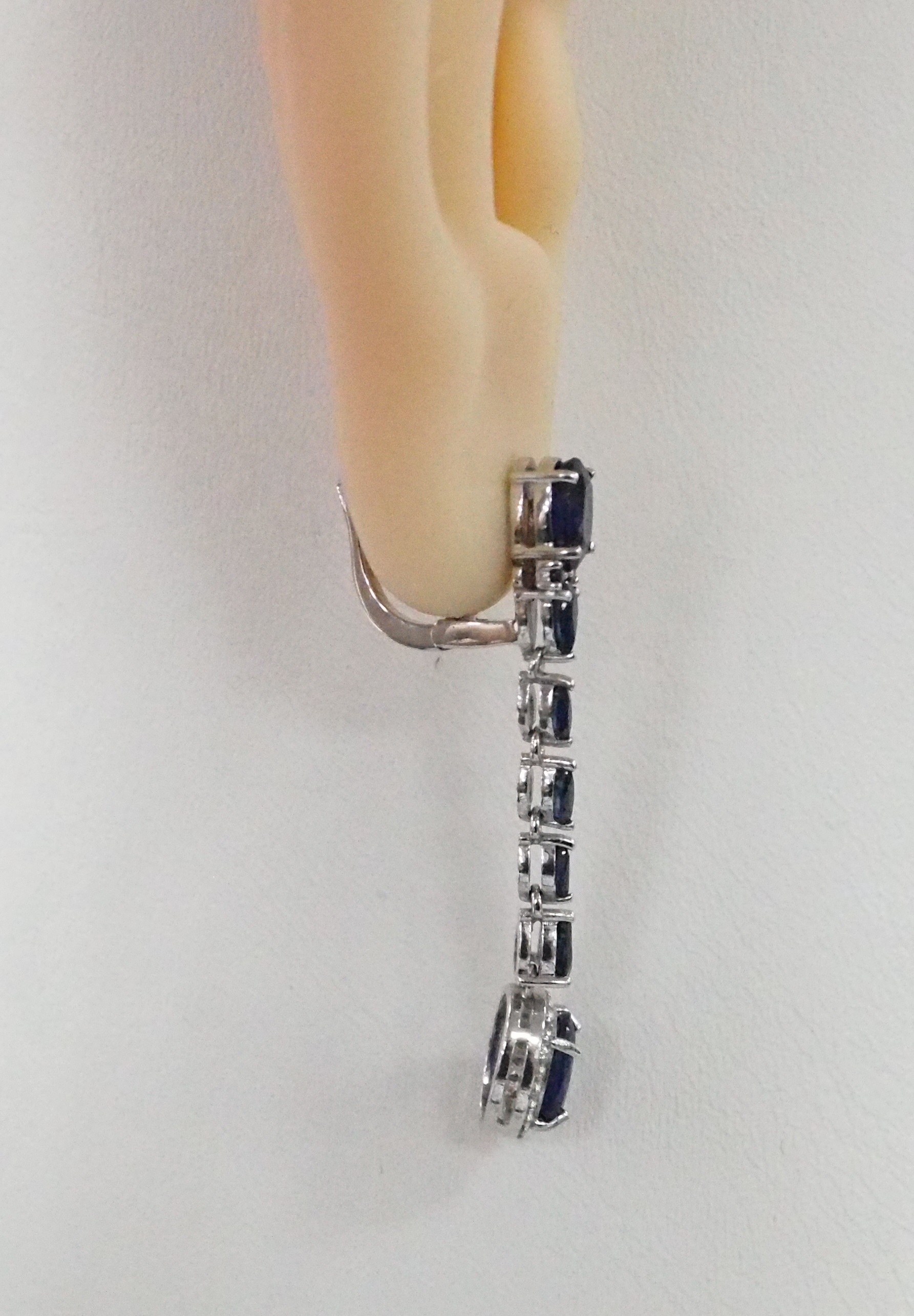 Серебряные серьги с сапфирами